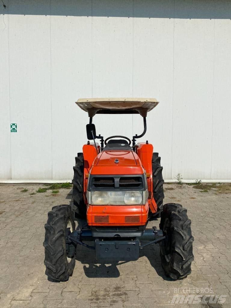 Kubota GL320 Kompakt traktorok
