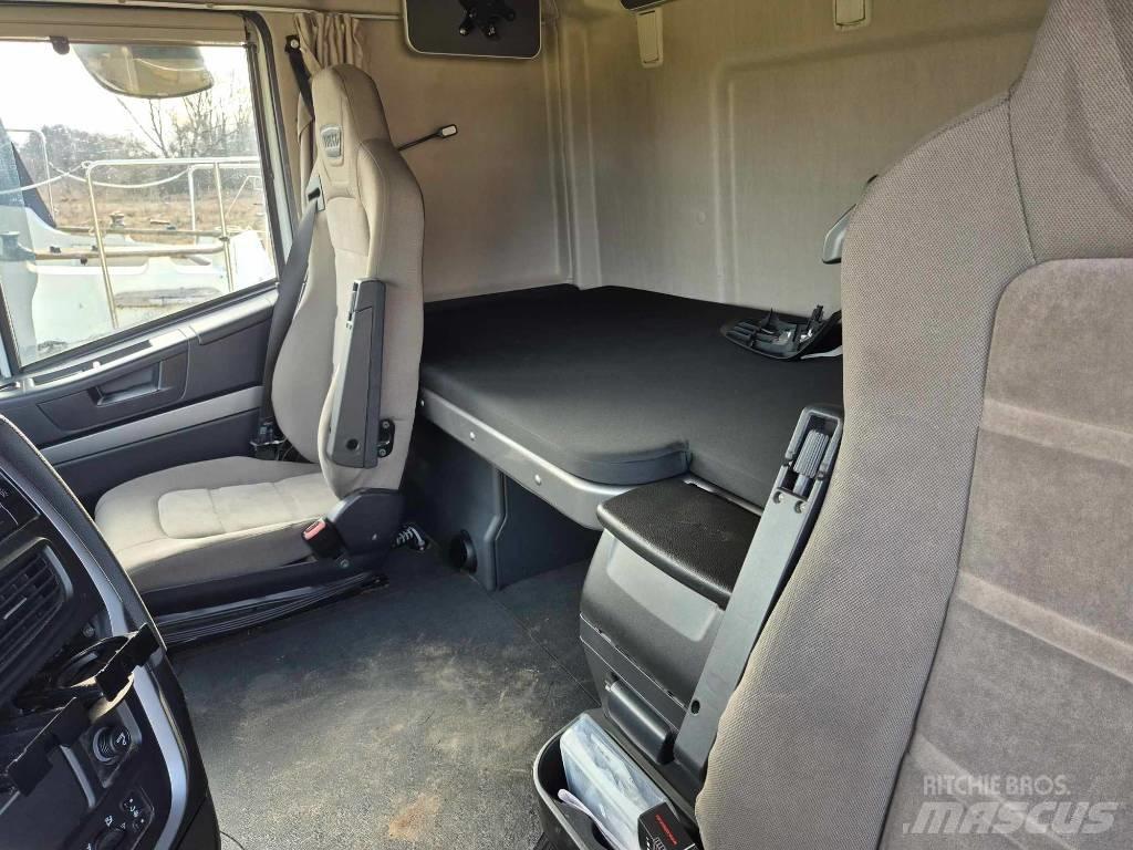 Iveco Stralis 420 Platós/Csörlős teherautók