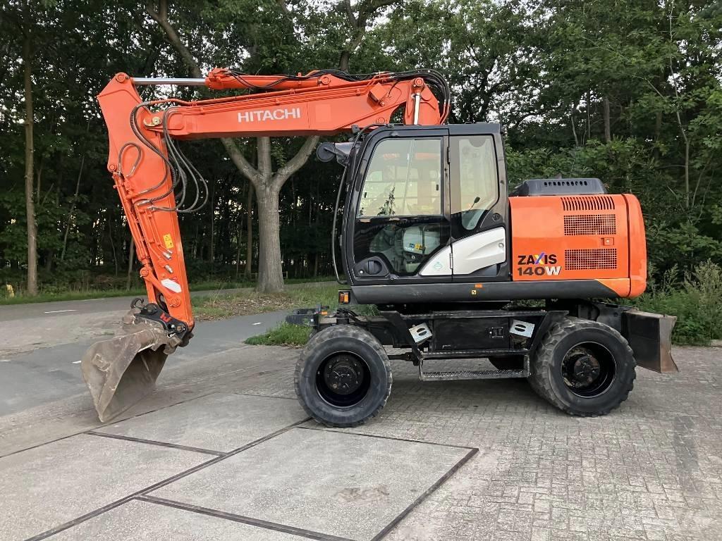 Hitachi ZX140-5B Gumikerekes kotrók