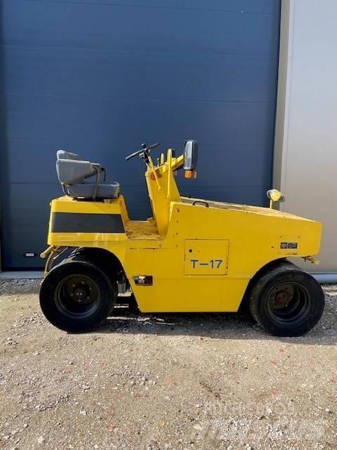 Sakai TS 160 Pneumatikus kerekes hengerek