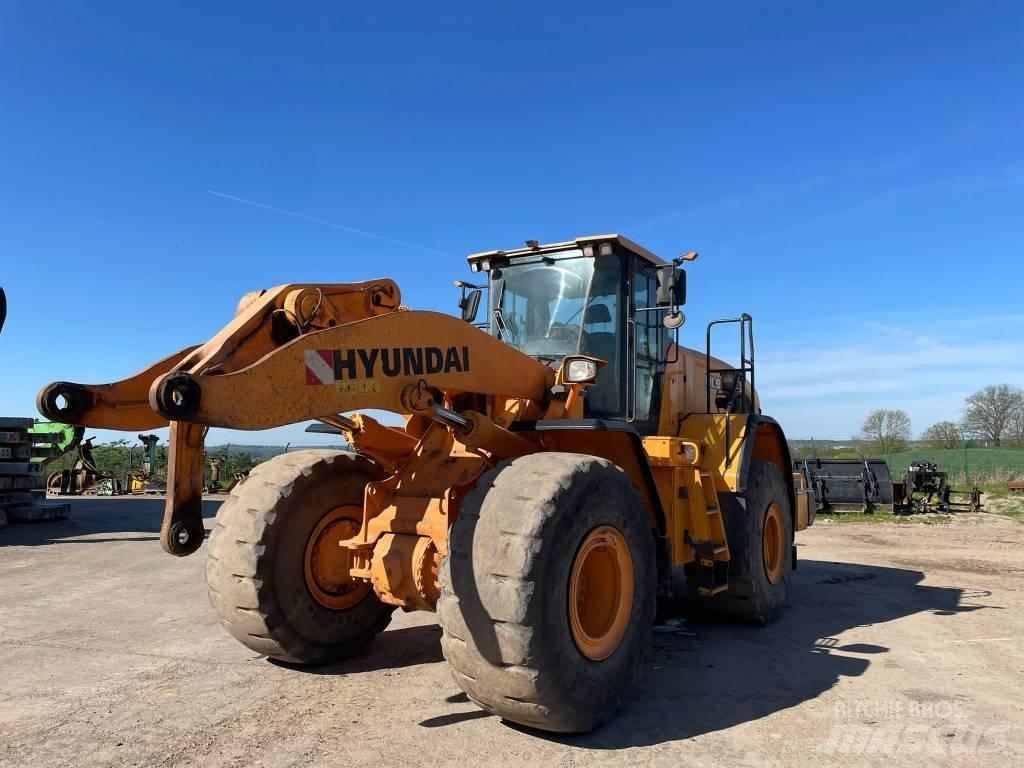 Hyundai HL 975 Gumikerekes homlokrakodók