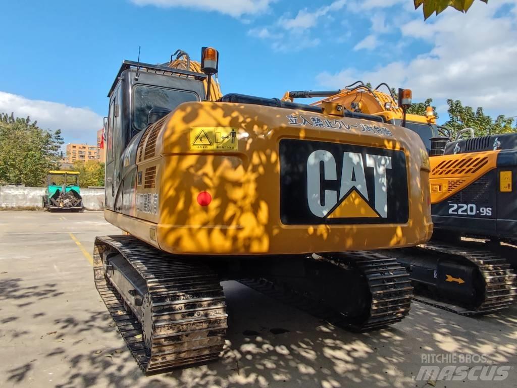 CAT 320D2 Lánctalpas kotrók