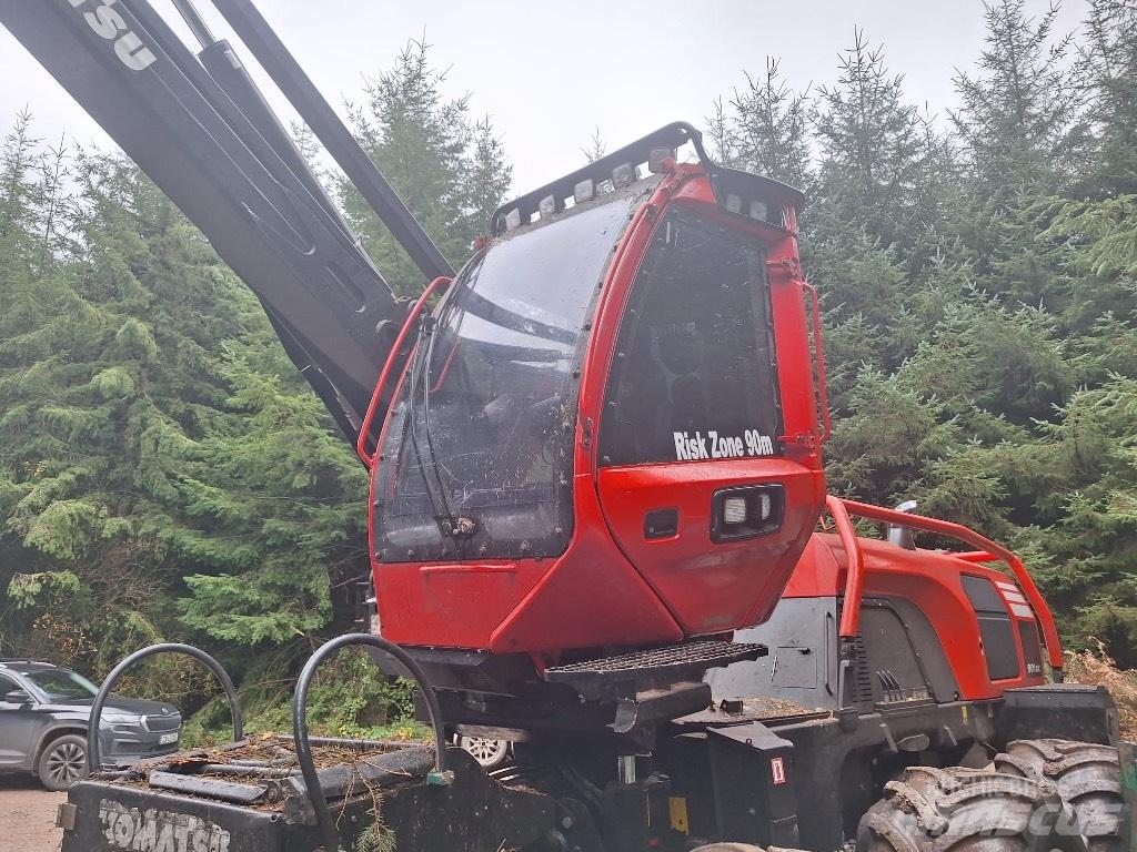 Komatsu 901 XC Betakarítók