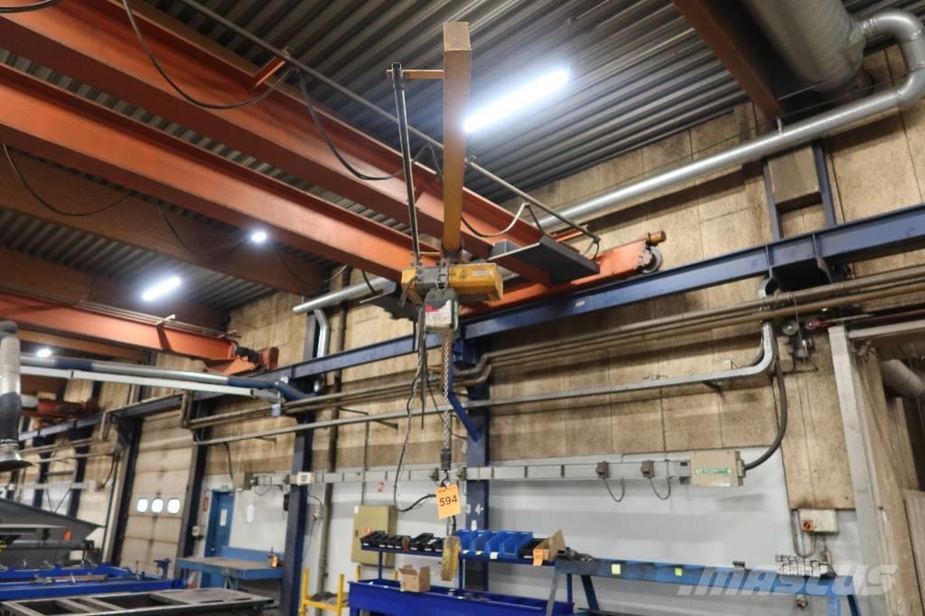  VÆGSVINGKRAN 250 KG Csörlők, emelőberendezések és anyagmozgató liftek