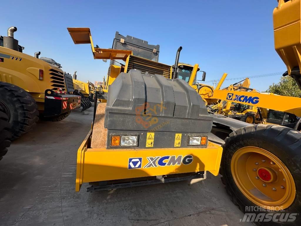 XCMG XD 103 Ikerdobos hengerek