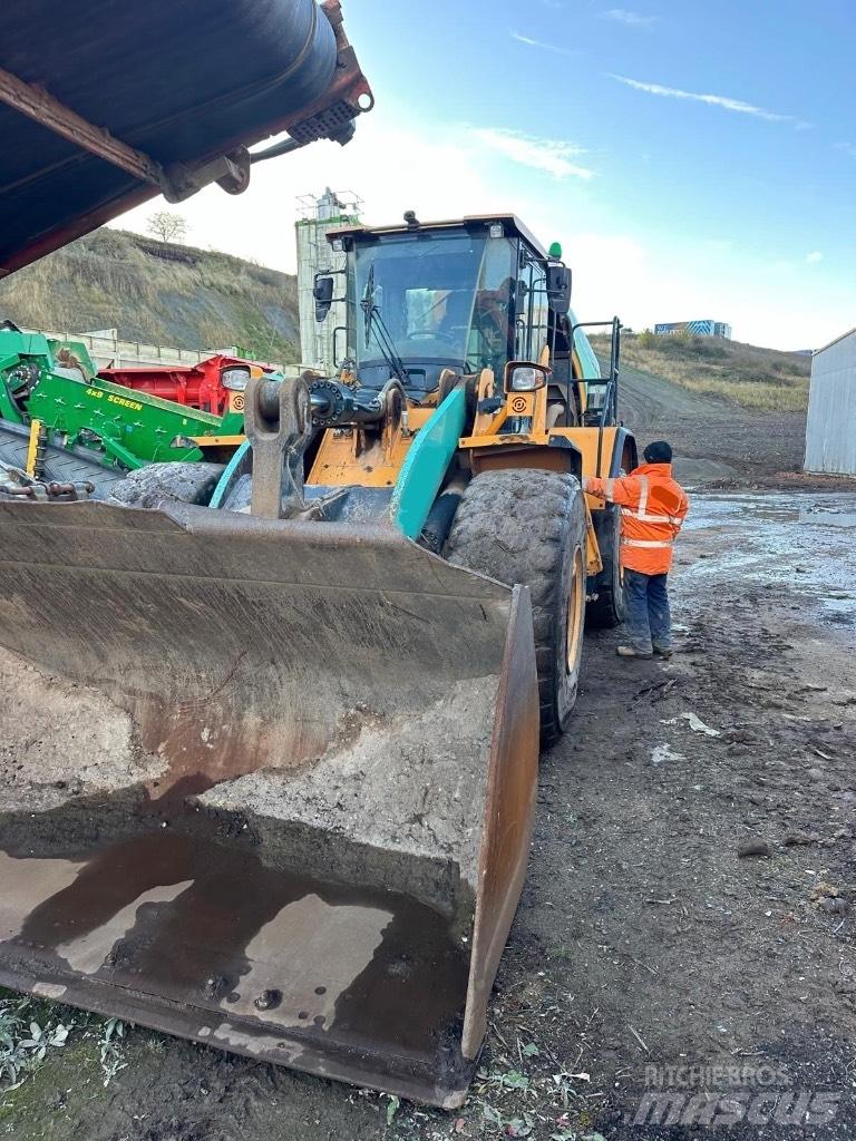 Hyundai HL970A Gumikerekes homlokrakodók