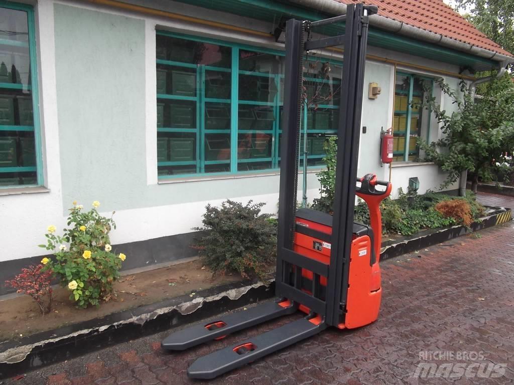 Linde L12 /379/ V-2097 Elektromos gyalogkíséretű targoncák