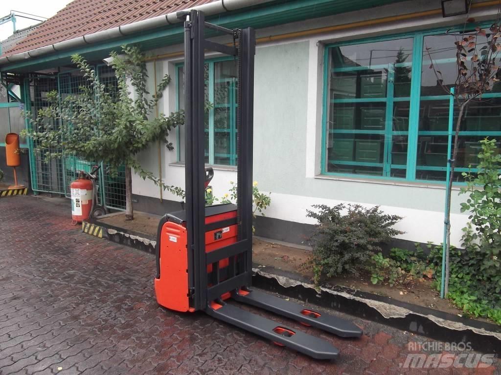 Linde L12 /379/ V-2097 Elektromos gyalogkíséretű targoncák