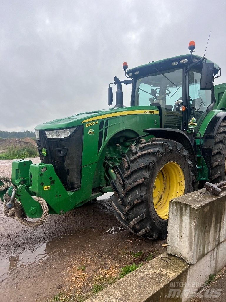 John Deere 8320R Traktorok