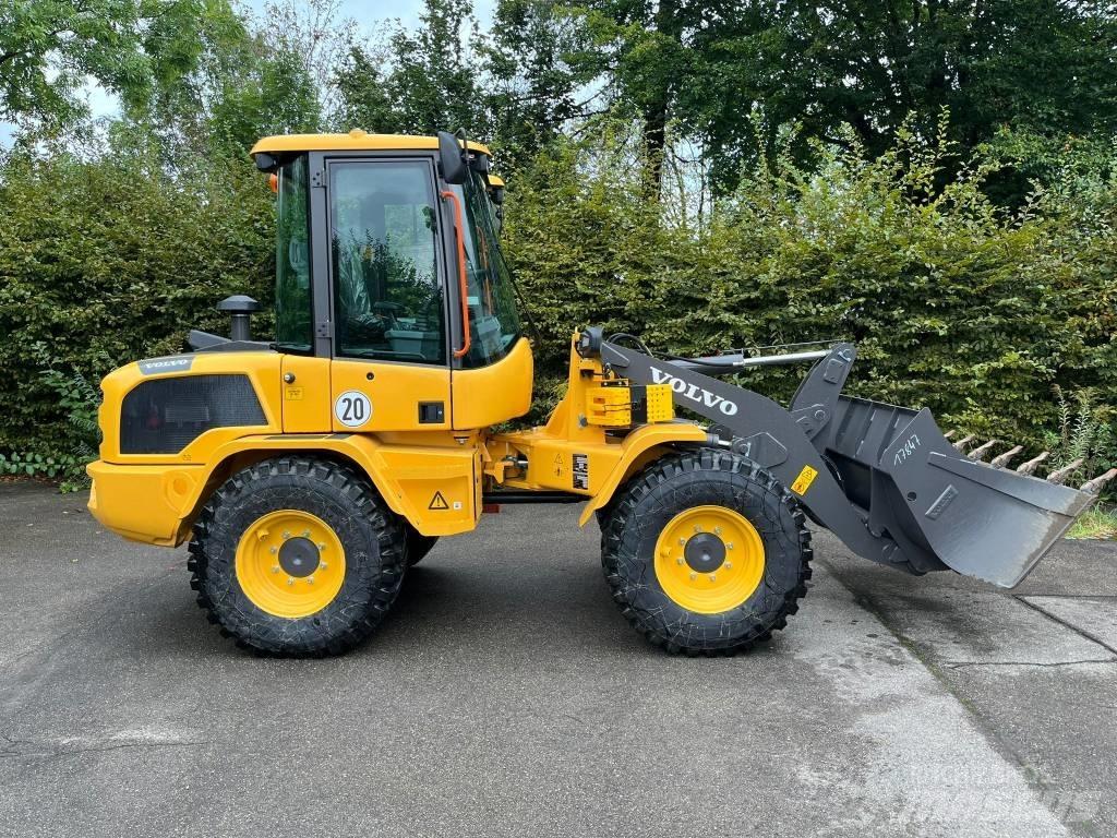 Volvo L 30 H Gumikerekes homlokrakodók