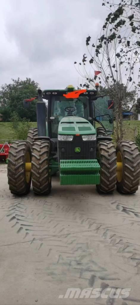 John Deere 8R·3204 Traktorok