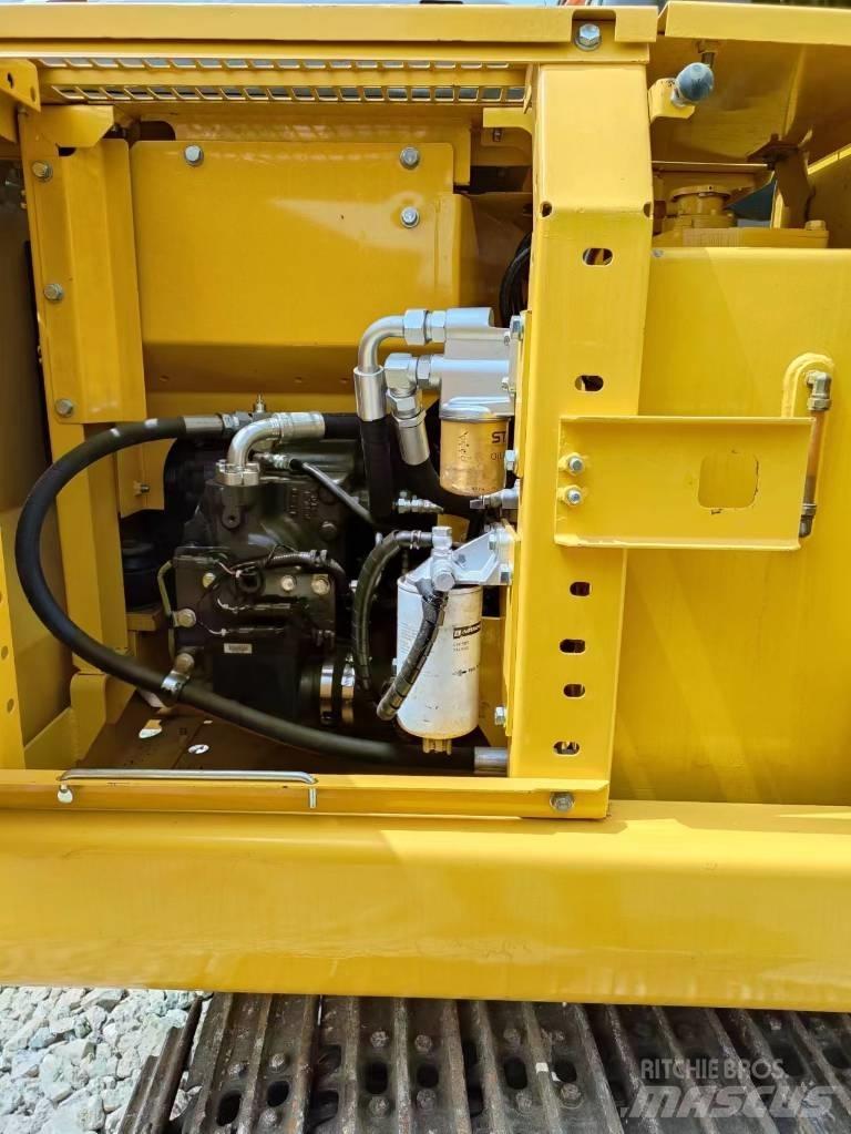 Komatsu PC 110 Közepes (midi) kotrók 7 t - 12 t