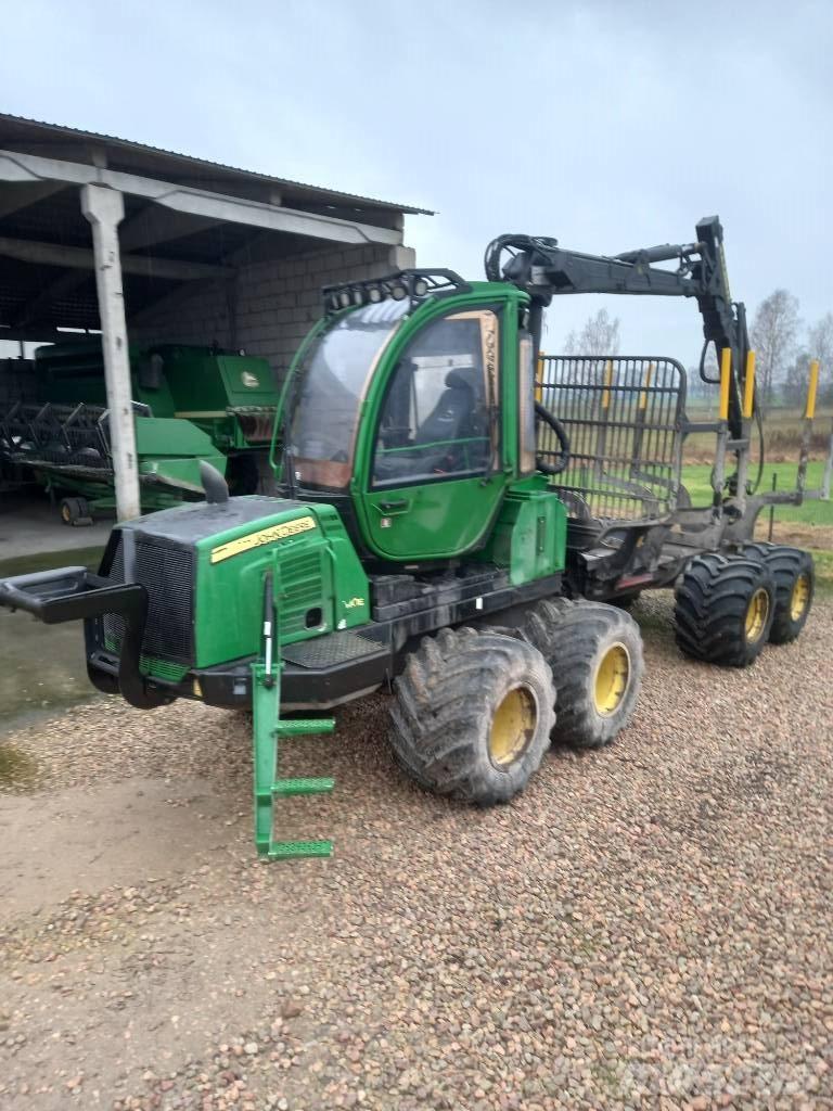 John Deere 810E Kihordók