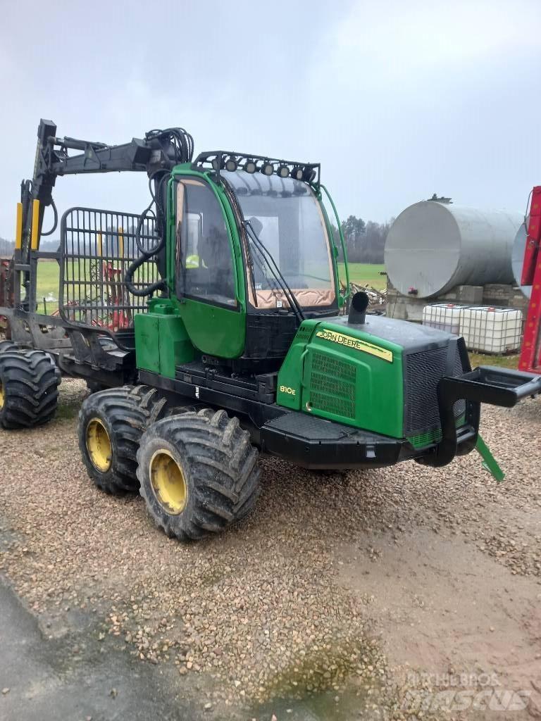 John Deere 810E Kihordók