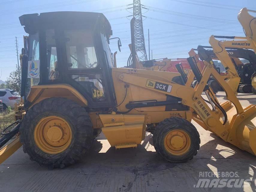 JCB 3 CX Gumikerekes homlokrakodók