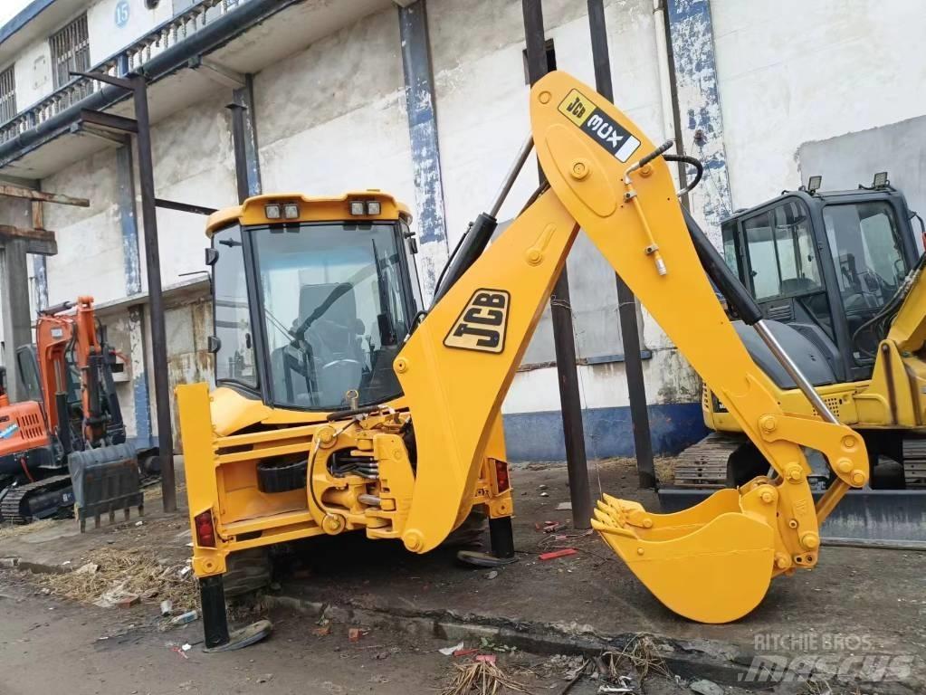 JCB 3 CX Gumikerekes kotrók