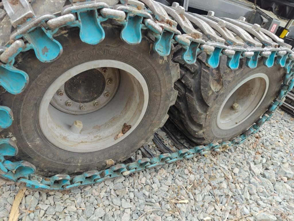 Komatsu 901 XC Betakarítók