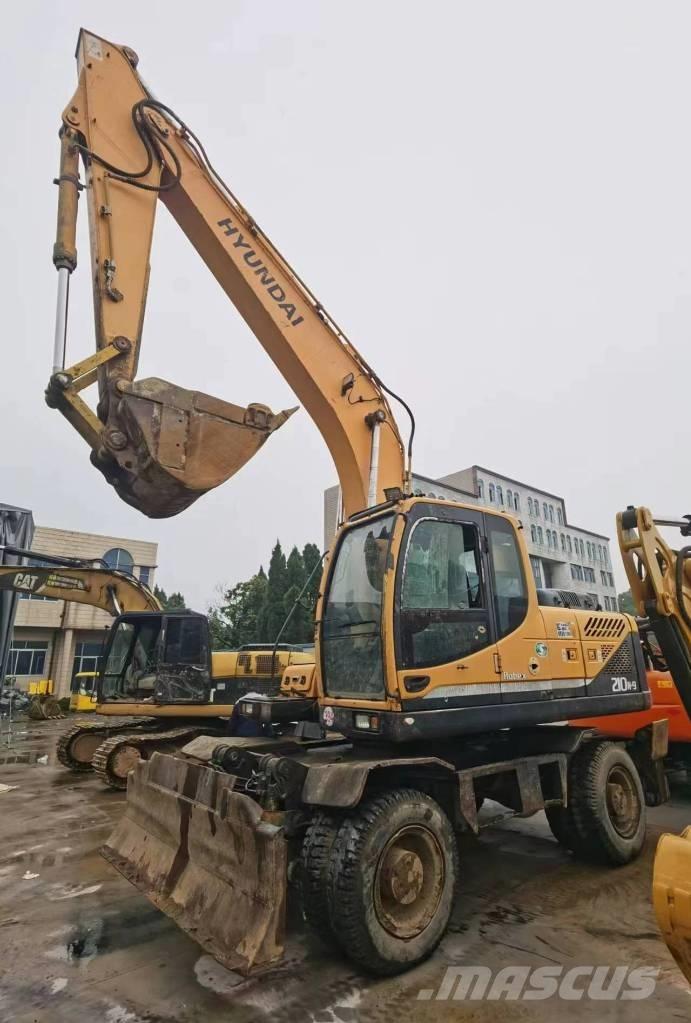 Hyundai R210W-9 Gumikerekes kotrók