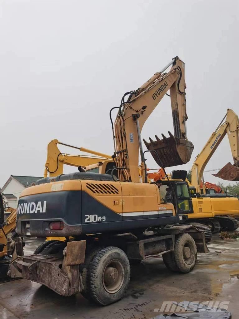 Hyundai R210W-9 Gumikerekes kotrók