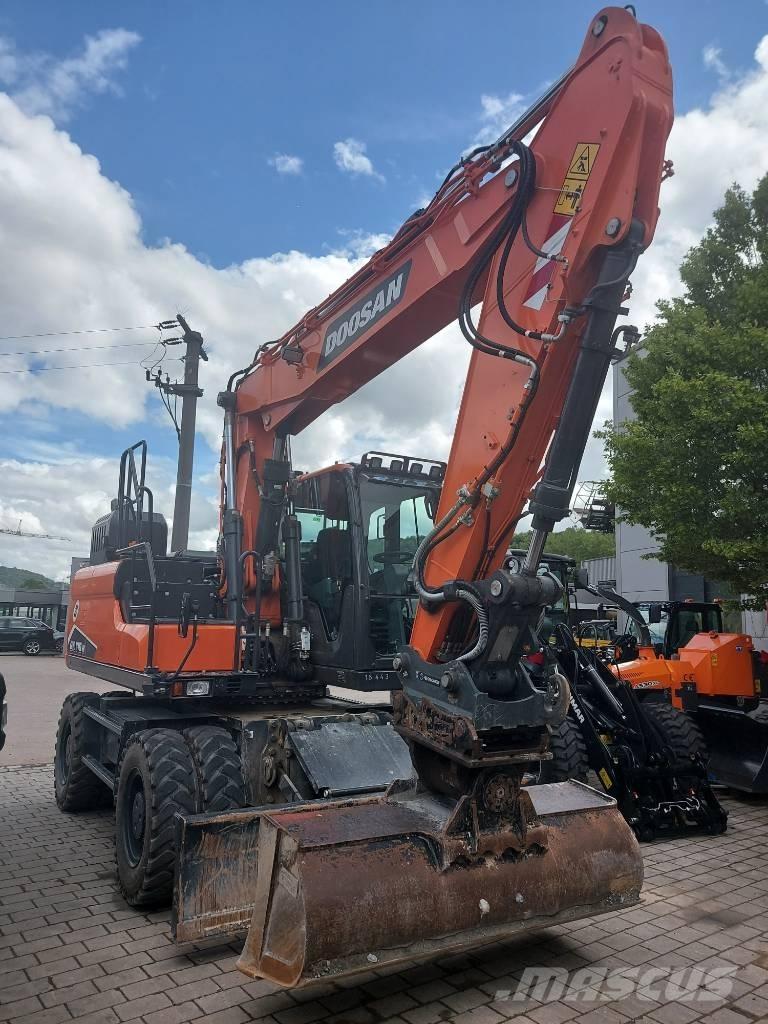 Develon DX 170 W-7 Gumikerekes kotrók