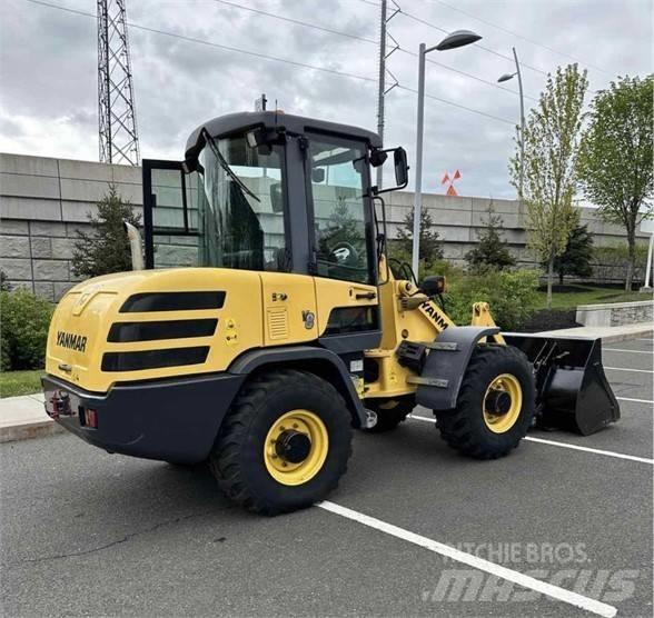 Yanmar V8 Gumikerekes homlokrakodók