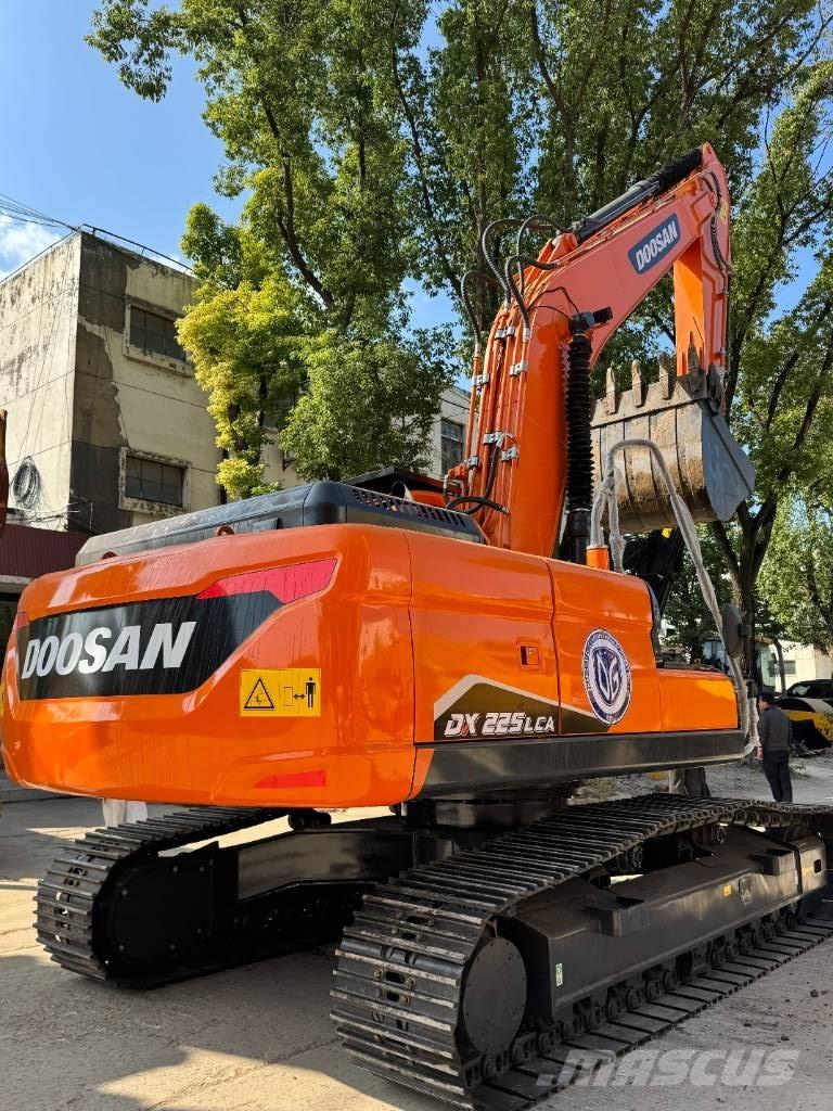 Doosan DX 225 Lánctalpas kotrók