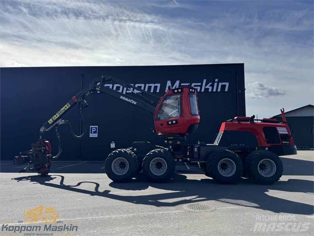 Komatsu 931XC Betakarítók