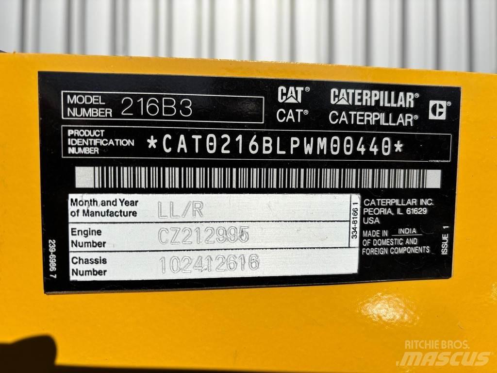 CAT 216B3 Gumikerekes homlokrakodók