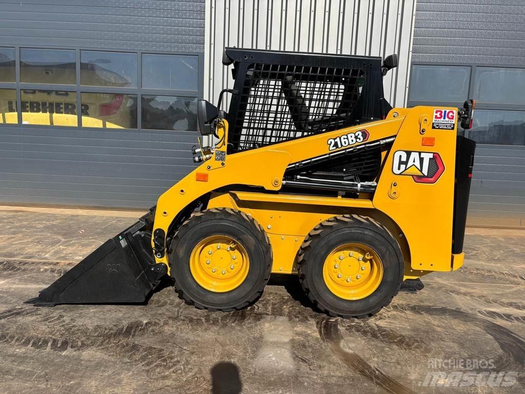 CAT 216B3 Gumikerekes homlokrakodók