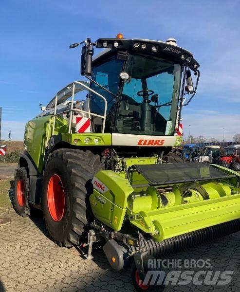 CLAAS JAGUAR 970 Önjáró szecskázók