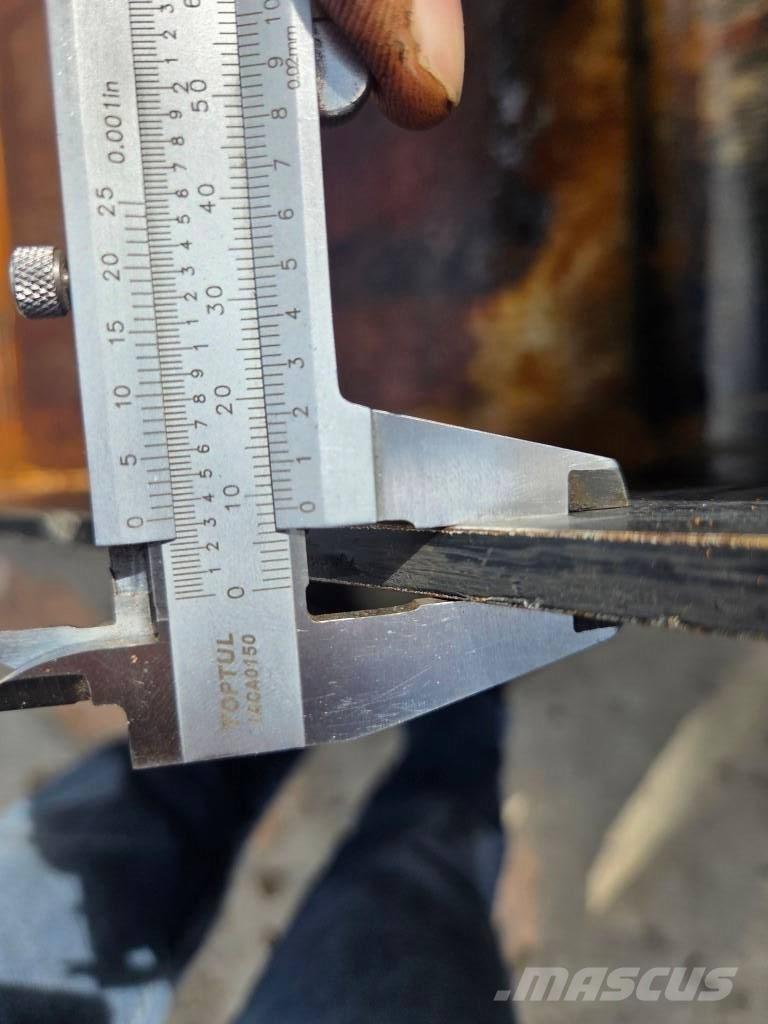 JLG 2450 / 2400 Homlokrakodó tartozékok
