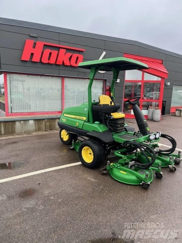 John Deere 7400A Három késhengeres fűnyírók