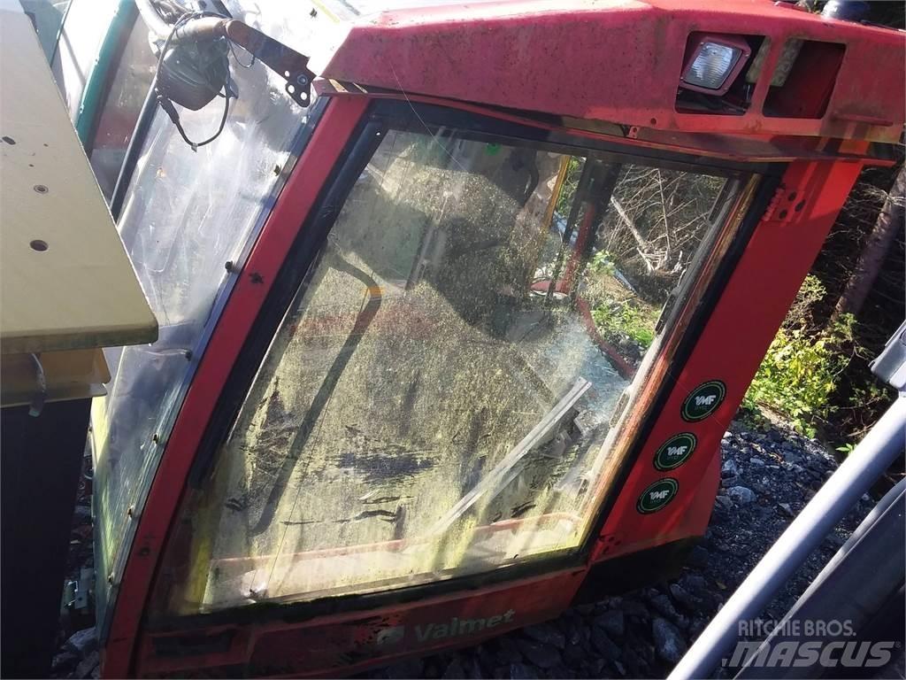 Valmet 941 Vezetőfülke és belső tartozékok