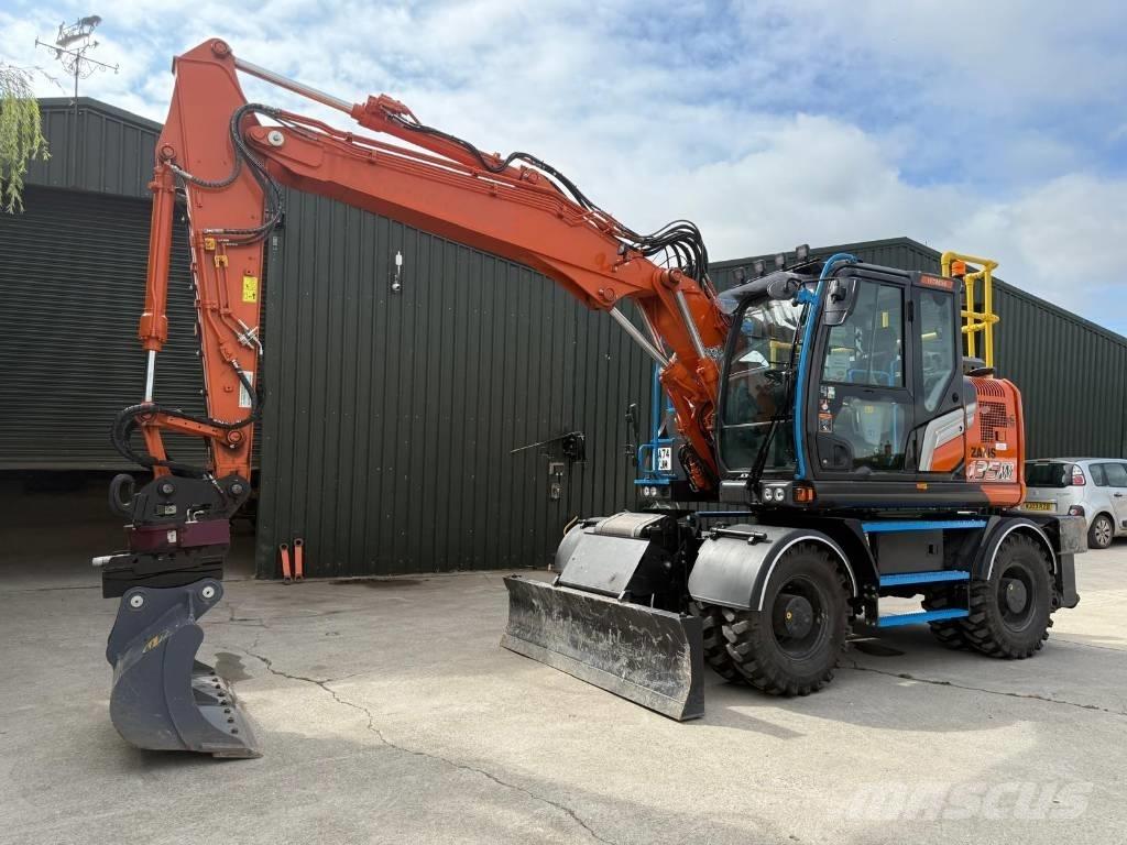 Hitachi ZX 135 W-7 Gumikerekes kotrók