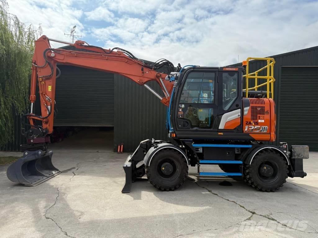 Hitachi ZX 135 W-7 Gumikerekes kotrók