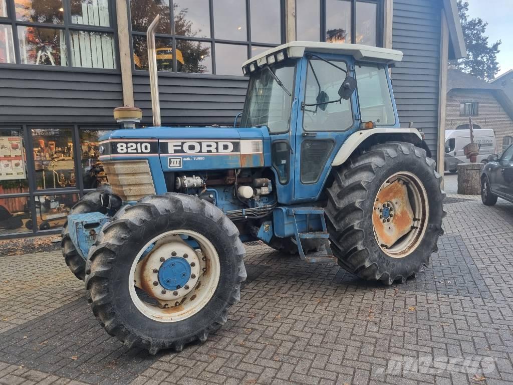 Ford 8210 Traktorok
