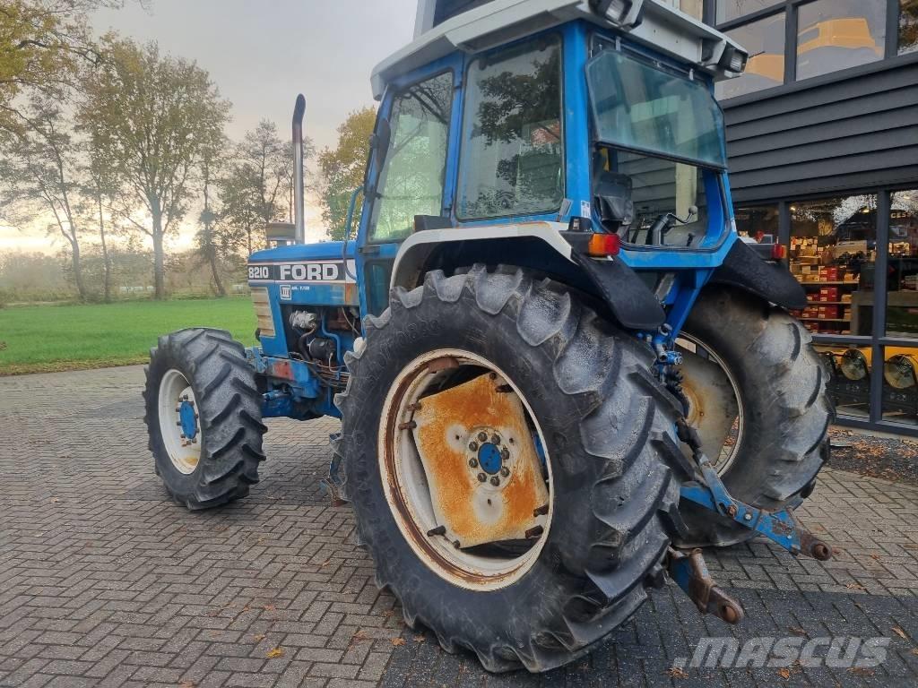 Ford 8210 Traktorok