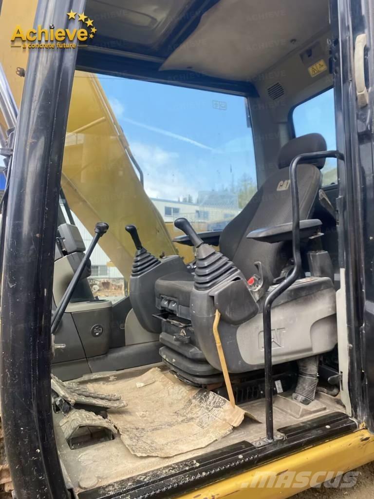 CAT 313D2GC Lánctalpas kotrók