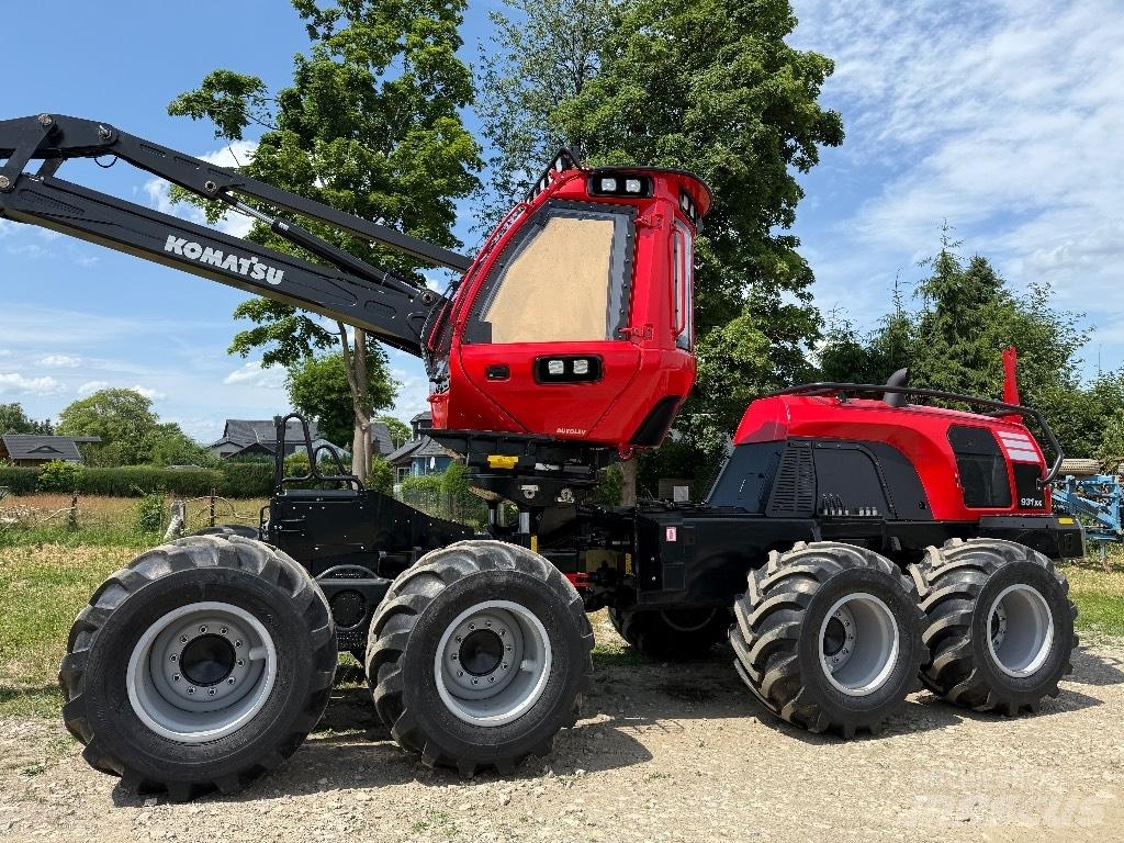 Komatsu 931 XC Betakarítók