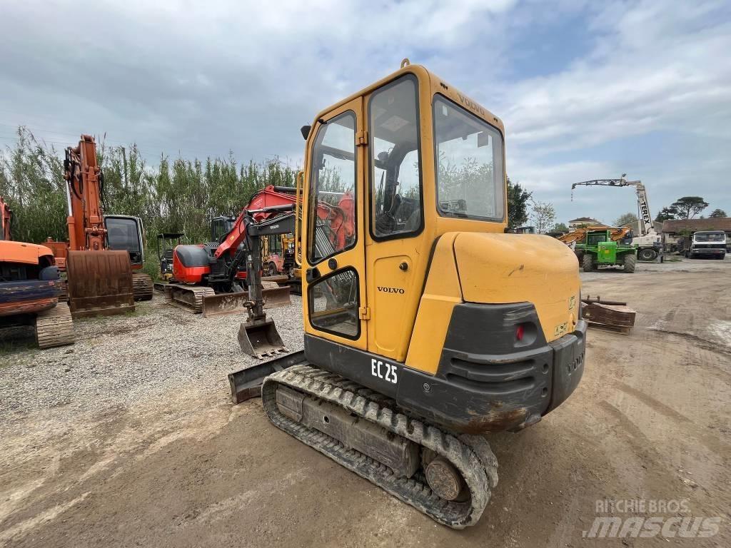 Volvo EC 25 Mini kotrók < 7t