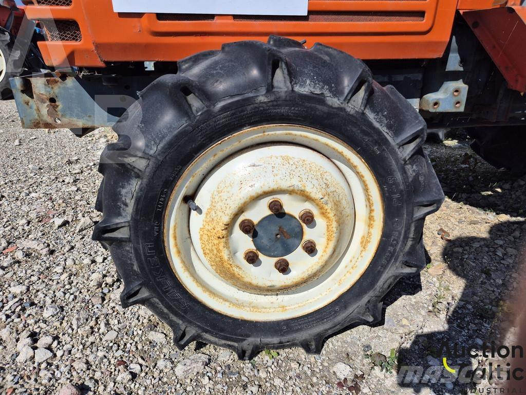 Kubota L1-205D Traktorok