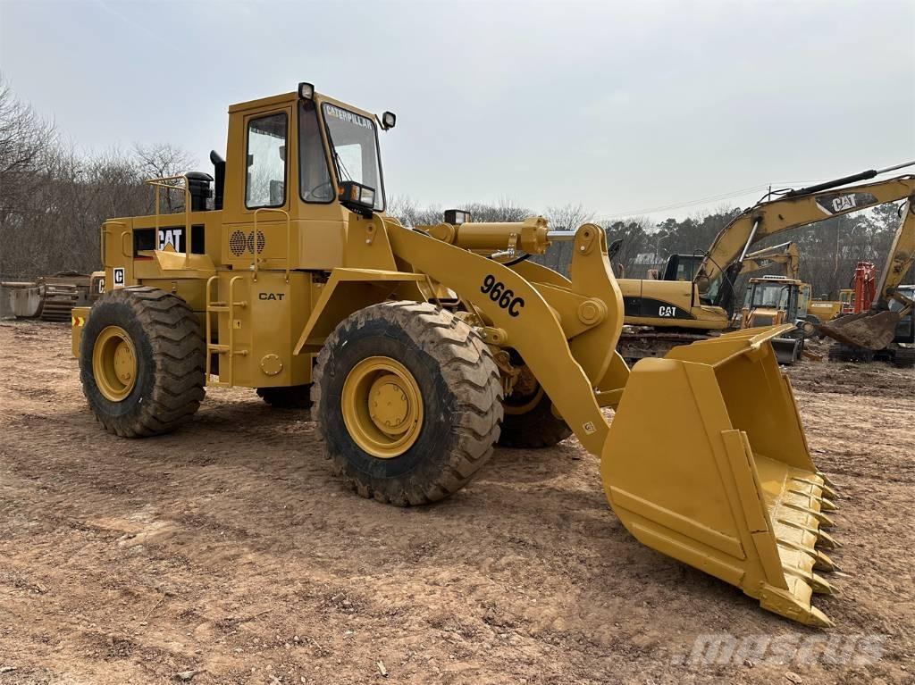 CAT 966C Gumikerekes homlokrakodók