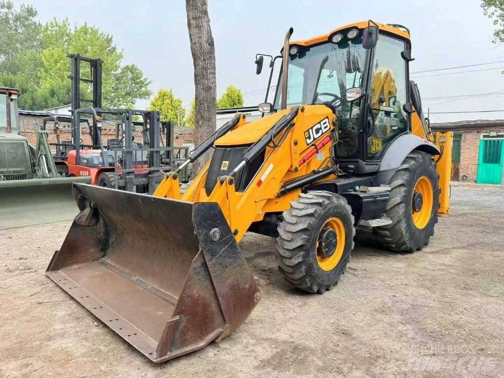 JCB 3 CX Gumikerekes kotrók