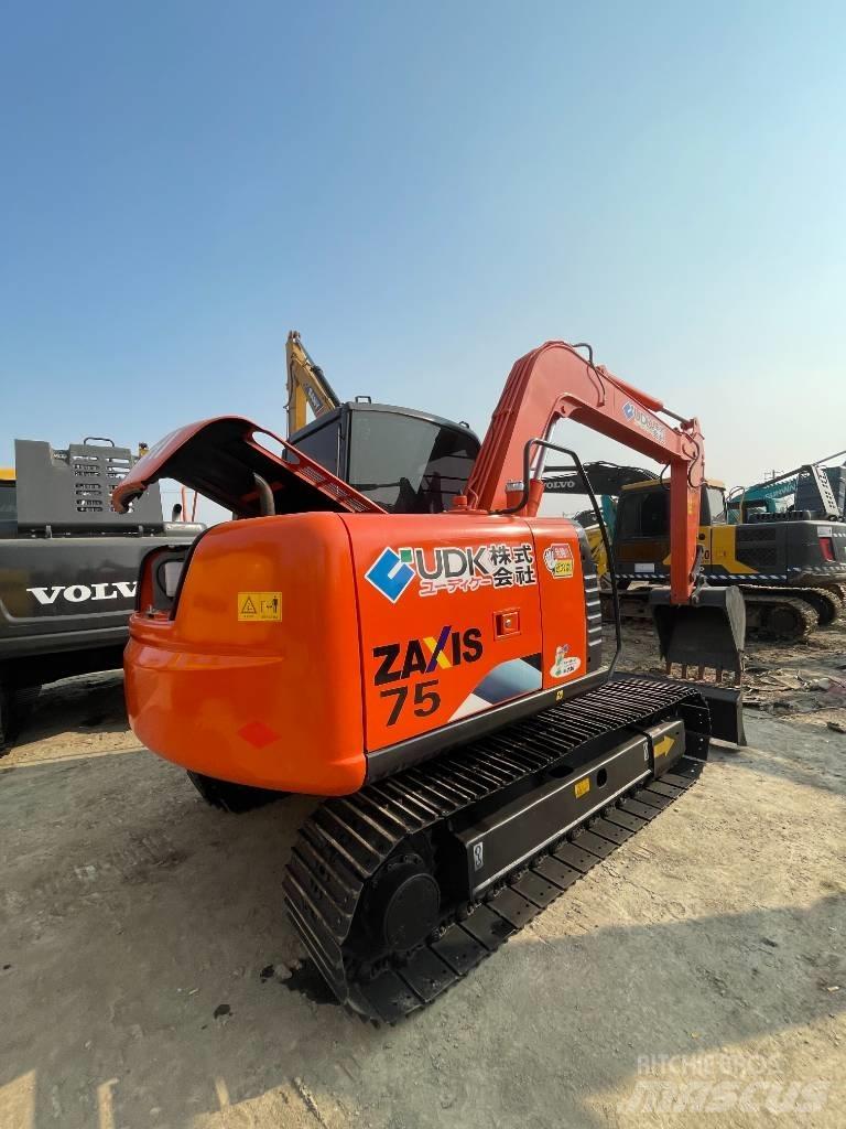 Hitachi ZX 75 Lánctalpas kotrók