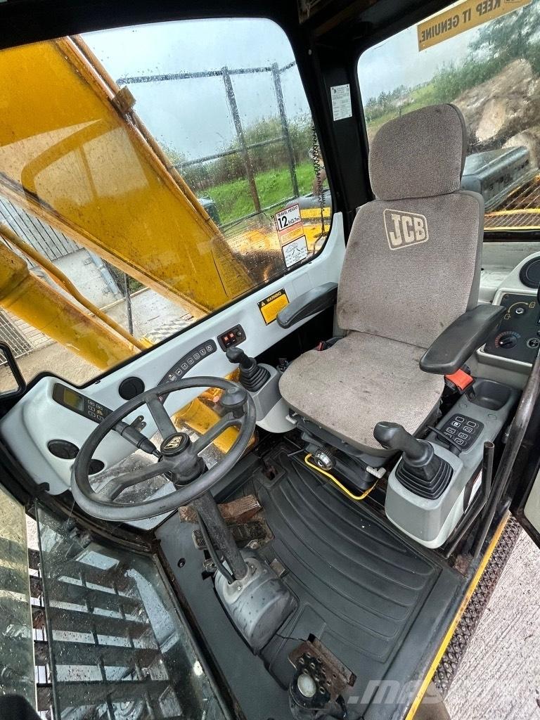 JCB JS 130 W Gumikerekes kotrók