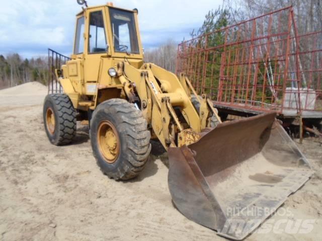 CAT 930 Gumikerekes homlokrakodók