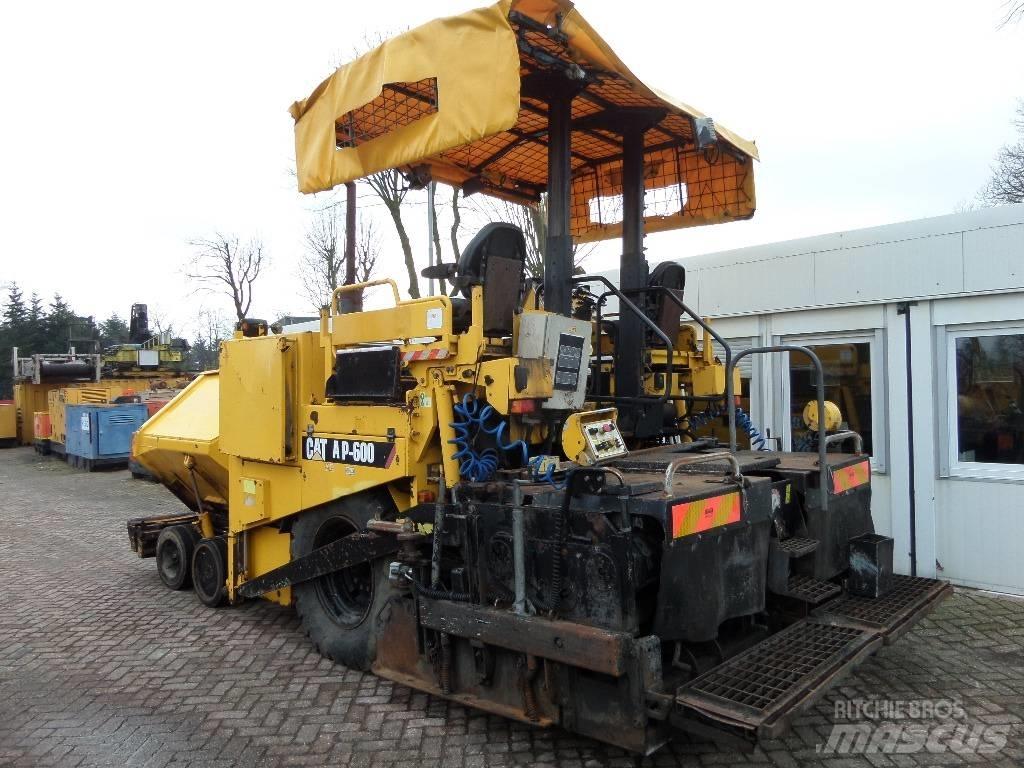 CAT AP 600 Aszfalt terítõ gépek