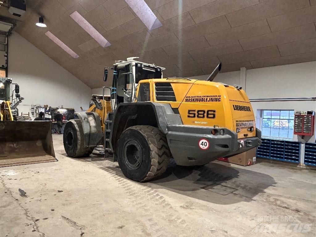Liebherr L 586 Gumikerekes homlokrakodók
