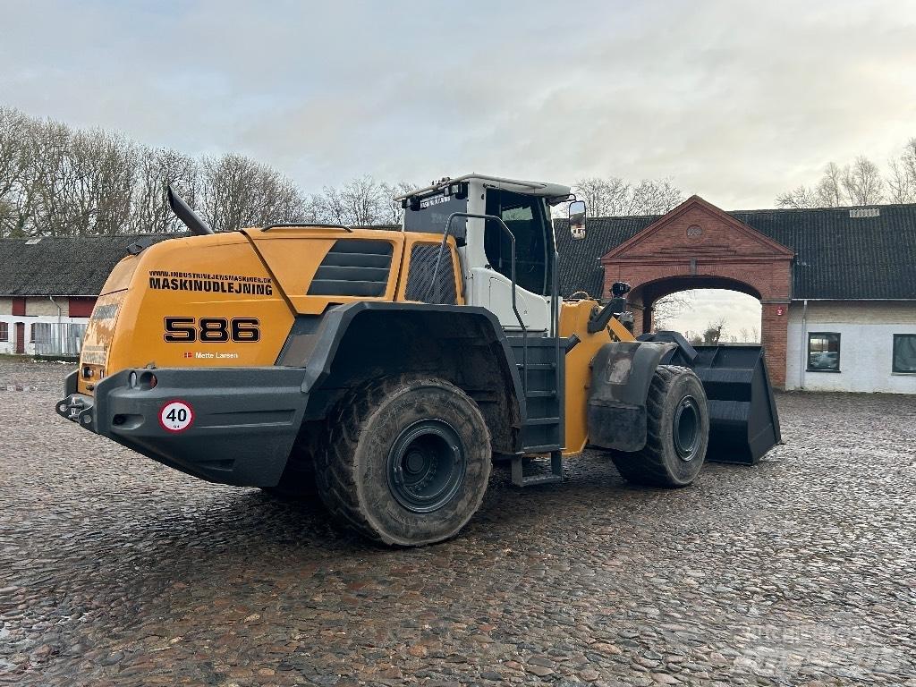 Liebherr L 586 Gumikerekes homlokrakodók