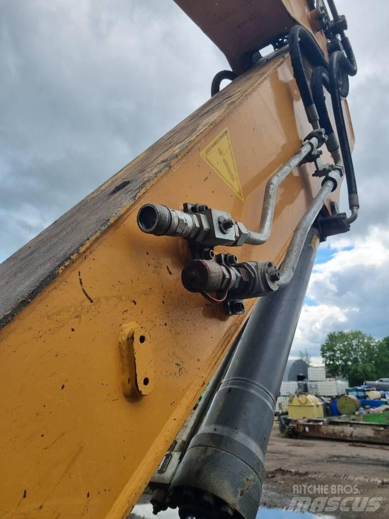 Liebherr R 922 Lánctalpas kotrók